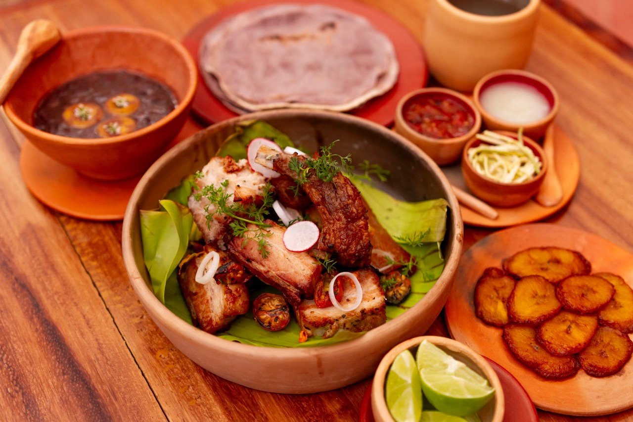 Platillo de Papalotl con ingredientes de la Chinantla